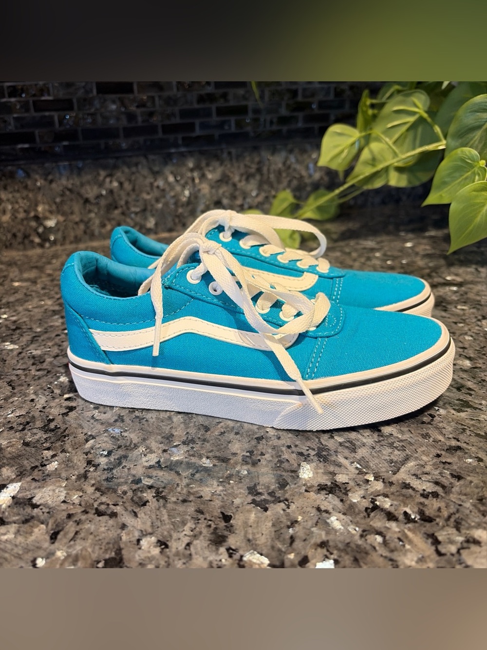 VANS Off the Wall Youth Shoes Turquoise Blue Unisex Size 1 EUC Canvas